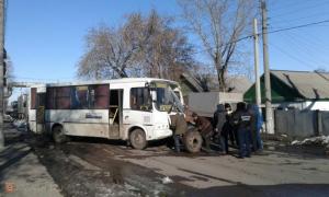 Страшное ДТП в Караганде. Погиб водитель микроавтобуса