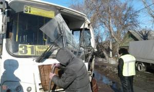 Страшное ДТП в Караганде. Погиб водитель микроавтобуса