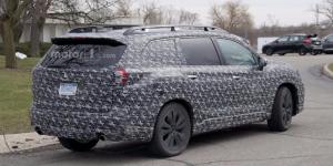 Семиместный кроссовер Subaru впервые замечен на тестах