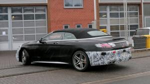 Прототип обновленного кабриолета Mercedes-AMG S63 выехал на дороги
