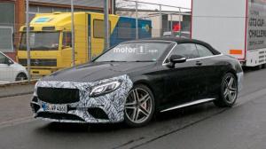 Прототип обновленного кабриолета Mercedes-AMG S63 выехал на дороги