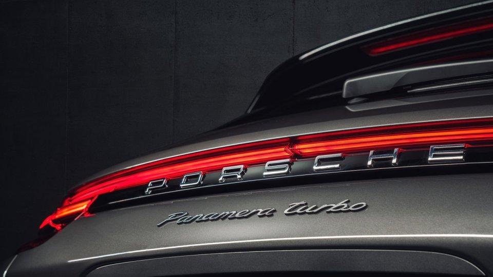 Porsche подарит сотрудникам по девять тысяч евро