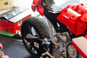 Моделька Lego Ducati V4
