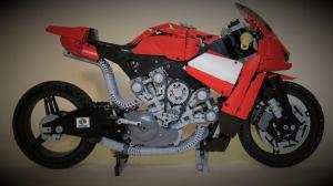 Моделька Lego Ducati V4