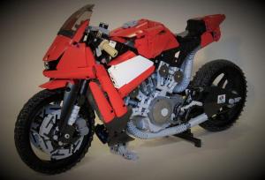 Моделька Lego Ducati V4
