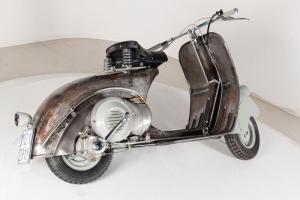 Самый старый скутер Vespa продают с аукциона