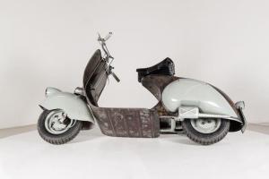 Самый старый скутер Vespa продают с аукциона