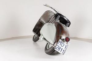 Самый старый скутер Vespa продают с аукциона
