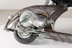 Самый старый скутер Vespa продают с аукциона
