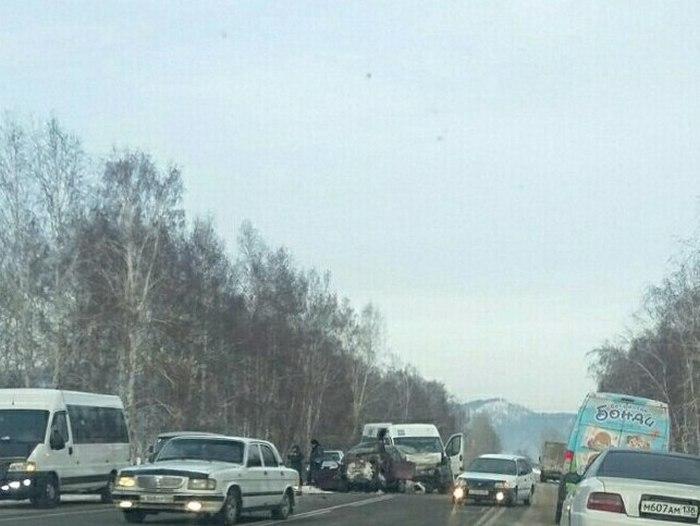 В Бурятии в ДТП с участием микроавтобуса погибли два человека