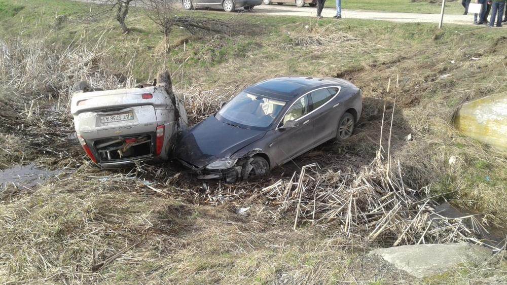 В Украине разбили еще одну Tesla Model S