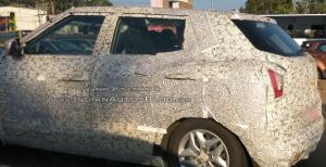 В сети появились новые шпионские фото компактного кросса Mahindra