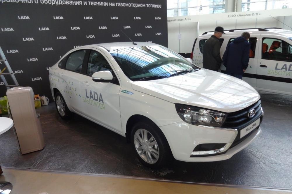 «АвтоВАЗ» до конца года соберет тысячу битопливных Lada Vesta CNG