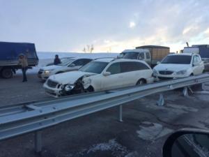 Массовое ДТП на трассе Астана - Караганда: Пострадали 13 авто и перевернулась фура