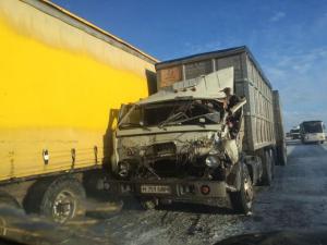 Массовое ДТП на трассе Астана - Караганда: Пострадали 13 авто и перевернулась фура