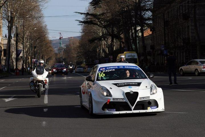 В историческом центре Тбилиси прошел парад автомобилей TCR