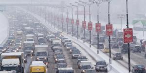 Москва встала в пробках из-за снегопада