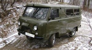 УАЗ с 14 людьми упал в реку в Карагандинской области