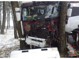 В Могилевском районе столкнулись Mazda и грузовик Iveco: потребовалась помощь спасателей