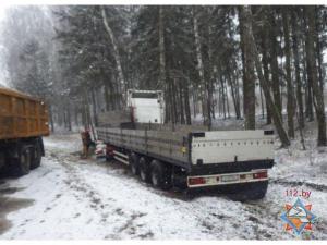 В Могилевском районе столкнулись Mazda и грузовик Iveco: потребовалась помощь спасателей