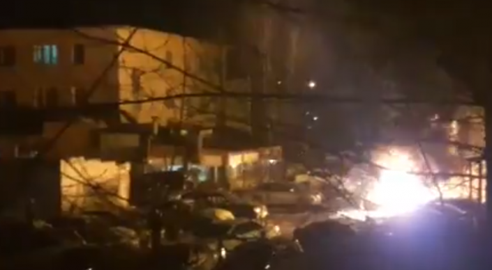 Автомобиль загорелся во дворе жилого дома в Астане