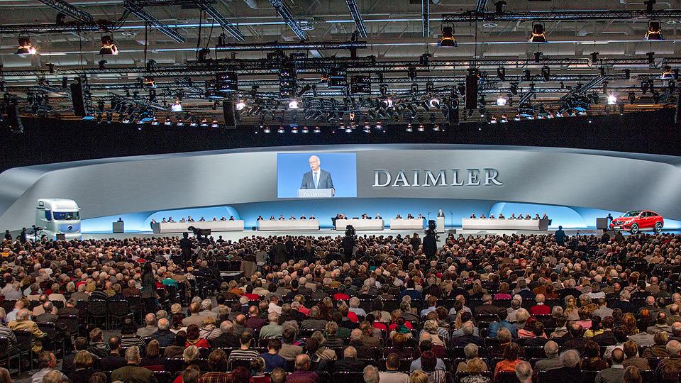 Акционер Daimler потребовал разрешения ходить голым