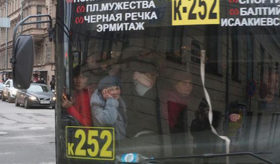 Загруженность дорог в Петербурге достигла 9 баллов