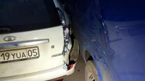 Водитель BMW протаранил несколько припаркованных авто в Алматы