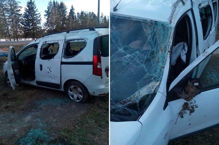 В Минском районе Mercedes протаранил и опрокинул Renault: водителя спасли ремни безопасности

