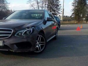 В Минском районе Mercedes протаранил и опрокинул Renault: водителя спасли ремни безопасности
