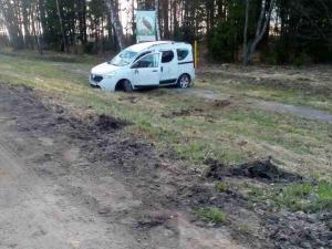 В Минском районе Mercedes протаранил и опрокинул Renault: водителя спасли ремни безопасности
