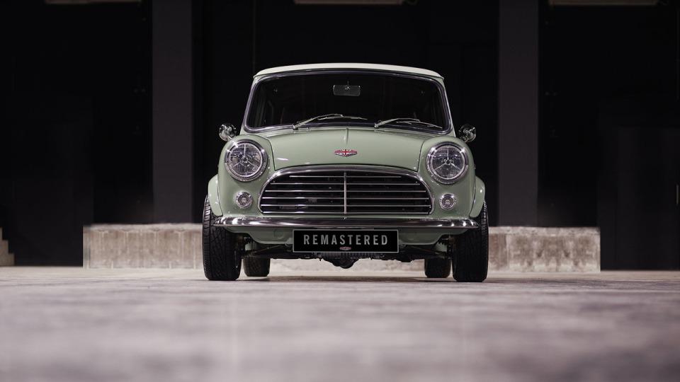 Британцы выпустили современную версию оригинального MINI
