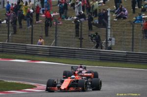 Двойной сход для McLaren в Китае