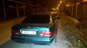 Полицейский автомобиль перевернулся после ДТП в Алматы