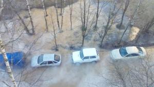 В Петербурге десятки автомобилей утонули в кипятке из-за прорыва воды