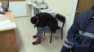 Виновник массового ДТП в Алматы устроил "концерт" полицейским
