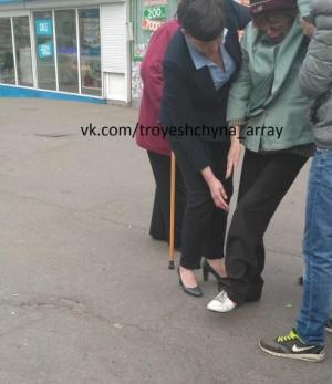 Автомобиль Савченко сбил старушку в Киеве