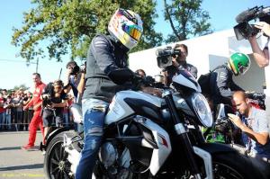 Льюис Хэмилтон хотел бы выступить в MotoGP
