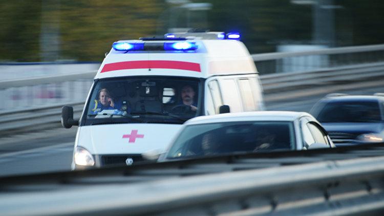 В Омской области поезд столкнулся с автобусом с детьми, один человек погиб