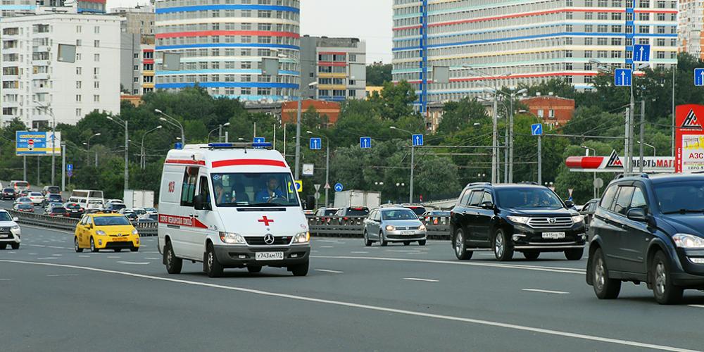 За непропуск автомобилей со спецсигналами предложили лишать прав на год