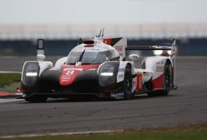 Toyota на две секунды впереди Porsche во второй тренировке в Сильверстоуне