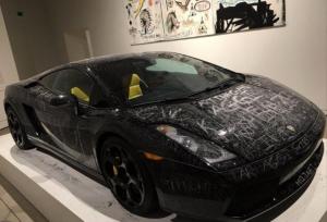 Музей предложил посетителям расцарапать Lamborghini