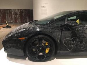 Музей предложил посетителям расцарапать Lamborghini