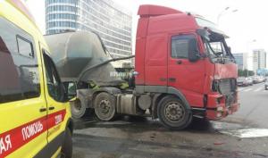 В ДТП с участием фуры и микроавтобуса под Петербургом пострадали более 10 человек