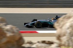 Mercedes и Ferrari объявили график работы на тестах