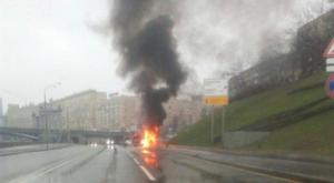 Лихач на Maserati врезался в столб и сгорел в центре Москвы