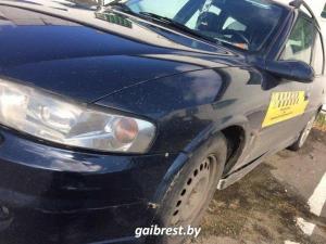 В Бресте пьяная женщина угнала такси и попала в ДТП
