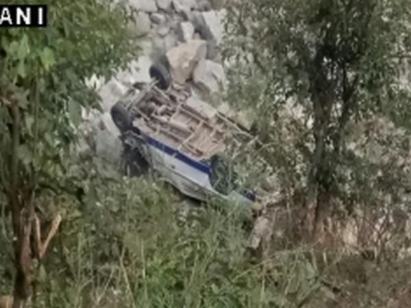СМИ: в Индии более 40 человек погибли при падении автобуса в реку
