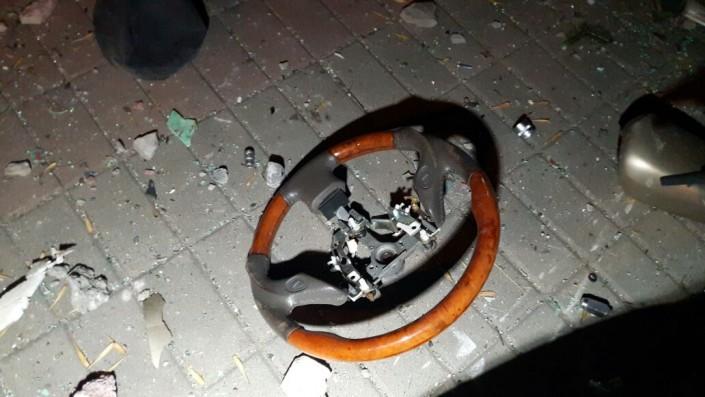 В центре Алматы Lexus протаранил здание на уровне второго этажа