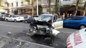 Жуткая авария по проспекту Сейфуллина в Алматы: перевернулся внедорожник